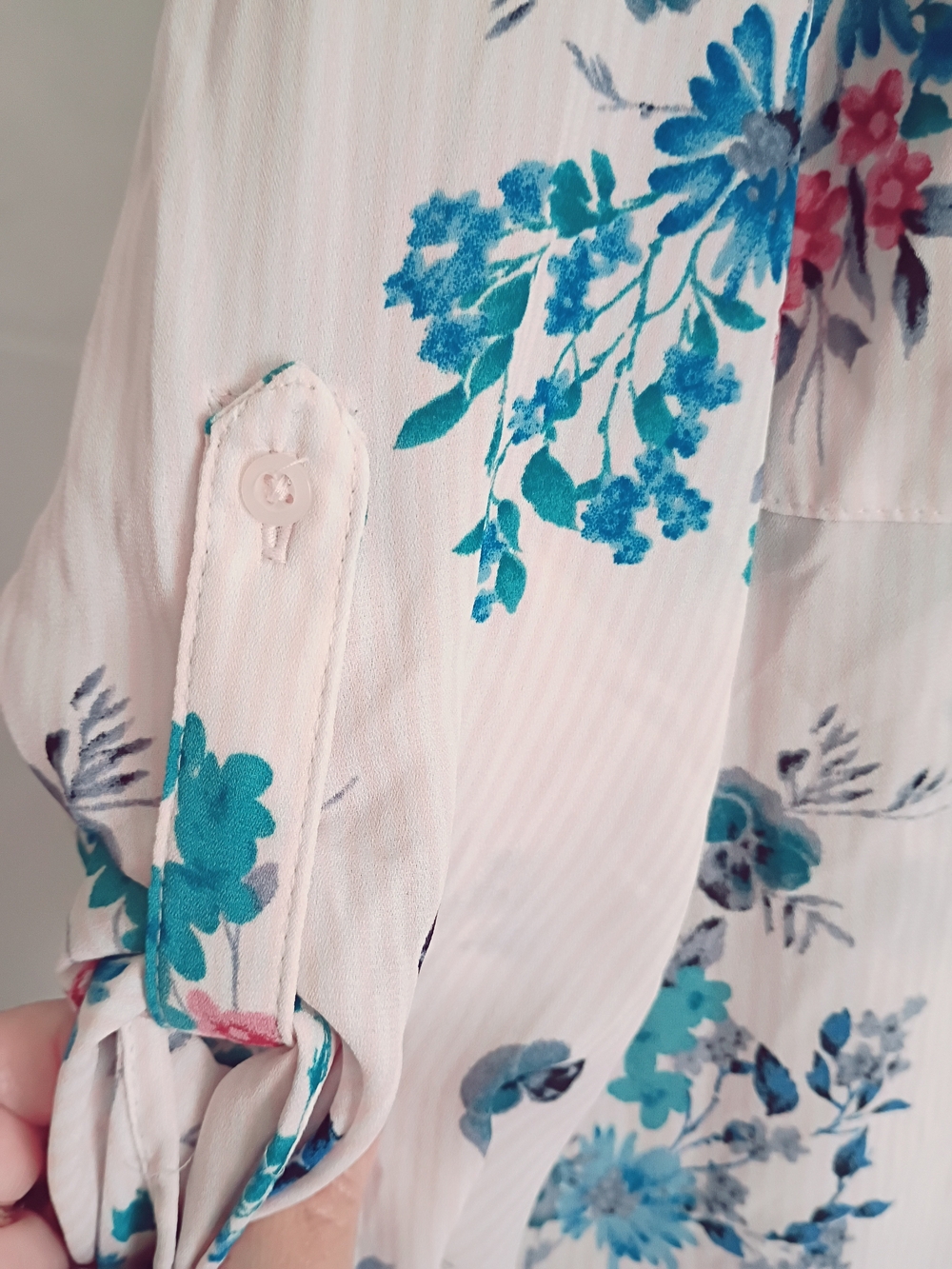 Candie's Size 3x Cream Button-Down Floral Shirt with Teal and Pink Accents - Picture 4 of 13